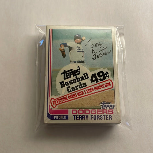 1982 Topps Baseball Cello Pack - 28 Cards