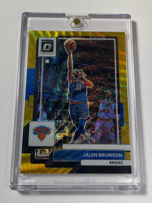 2022/23 Donruss Optic #3 Jalen Brunson Gold Wave (#1/10) / MT9